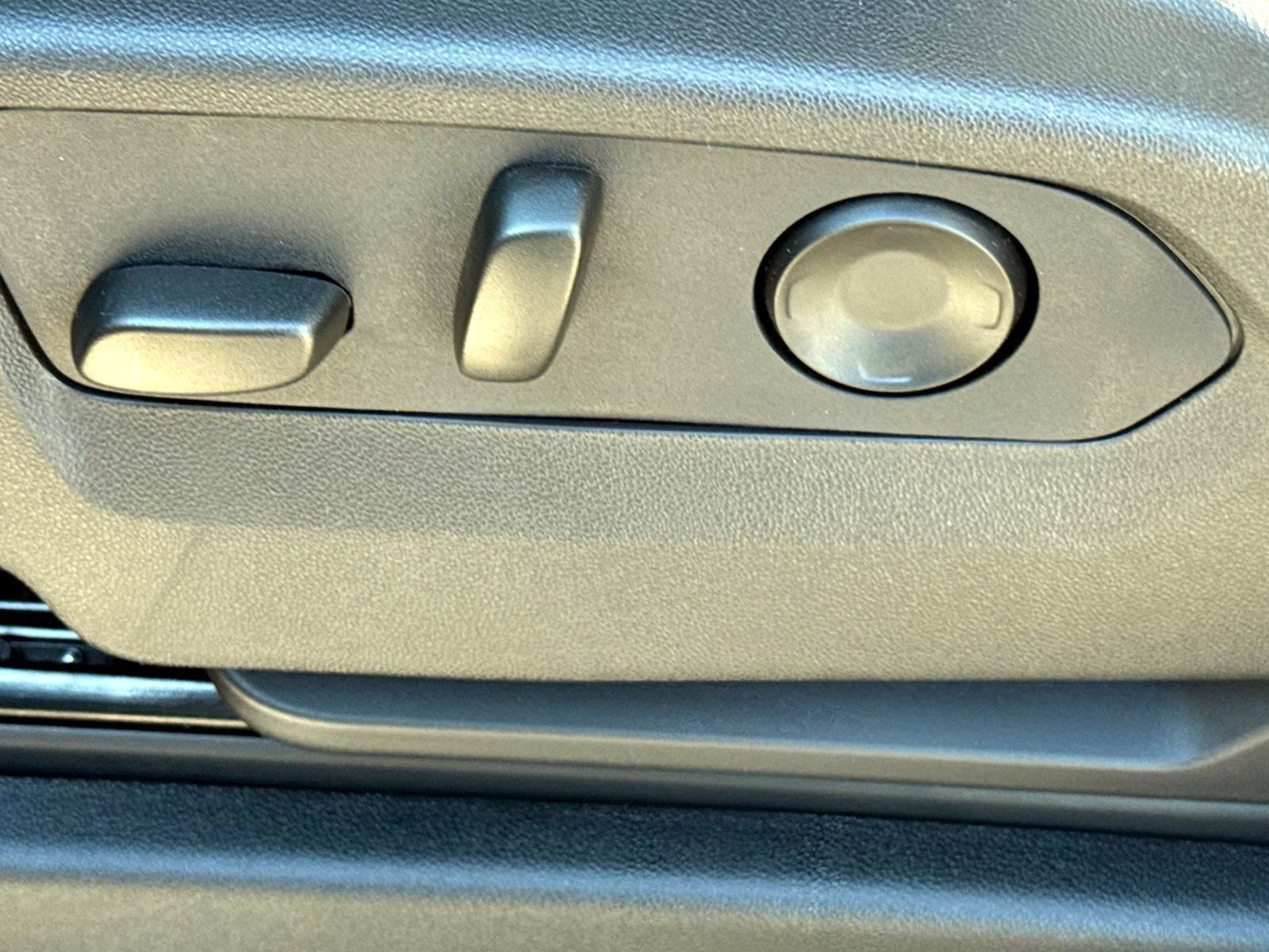 New 2026 Chevrolet Suburban High Country image 17