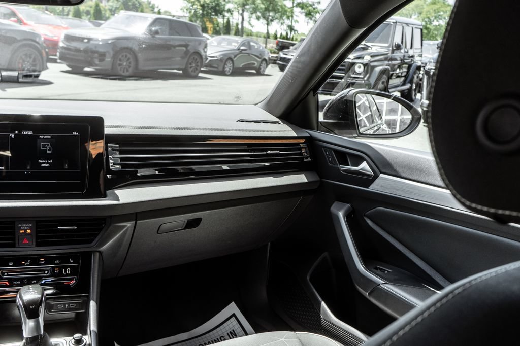 Used 2025 Volkswagen Jetta Sport FWD image 11