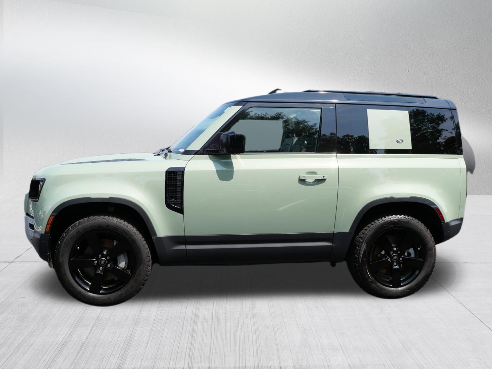 Certified 2023 Land Rover Defender 110 75th Limited Edition AWD/4WD image 2