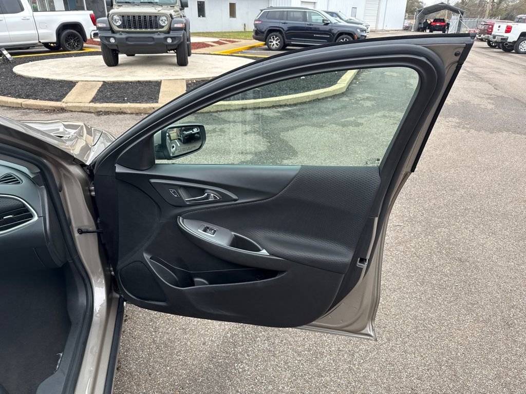 Used 2024 Chevrolet Malibu LT image 28