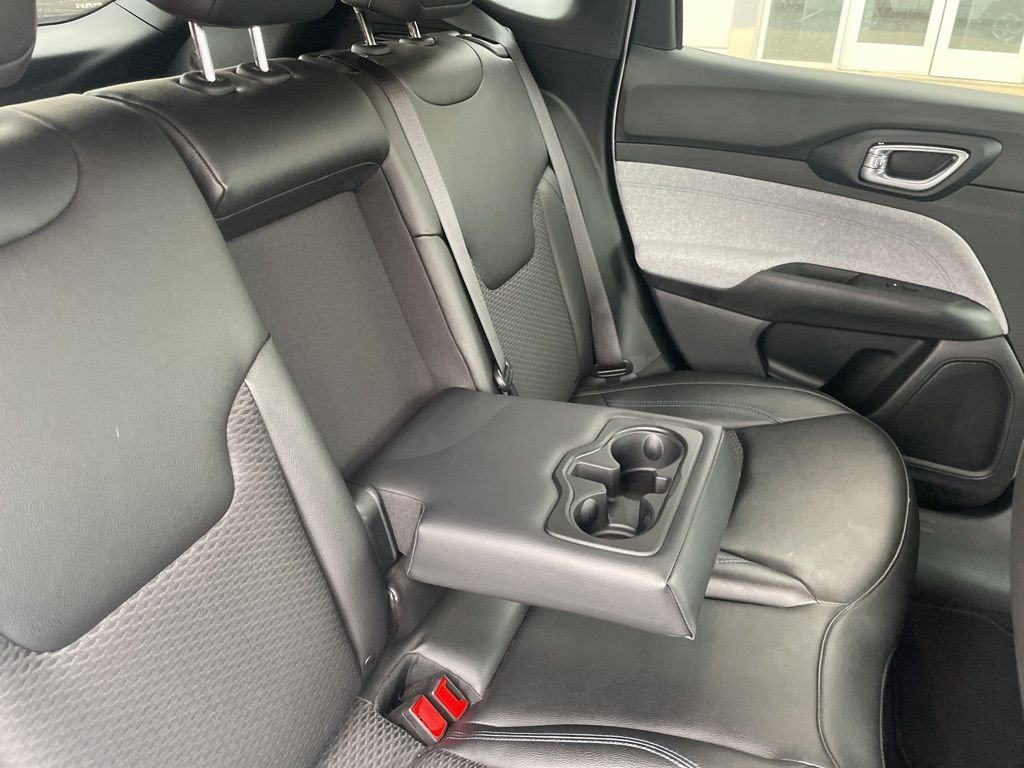 Used 2024 Jeep Compass Latitude image 34