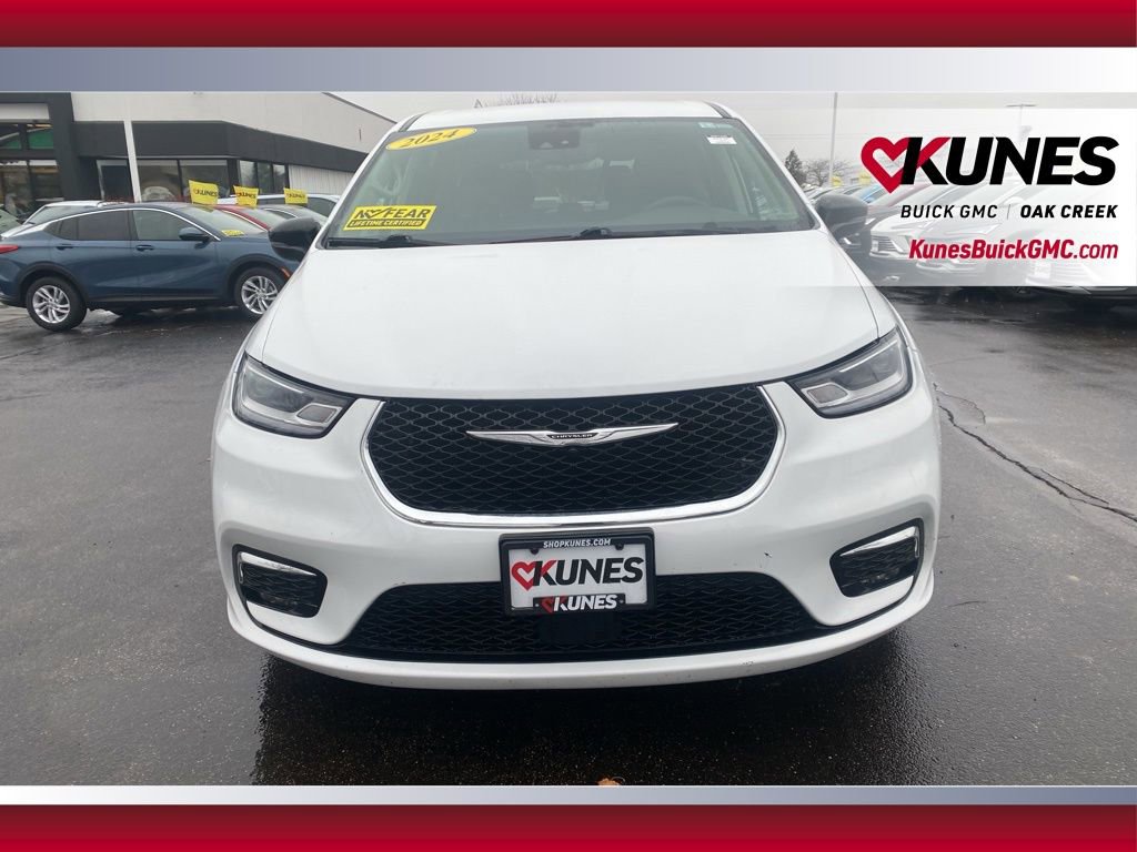 Used 2024 Chrysler Pacifica Touring-L FWD image 10