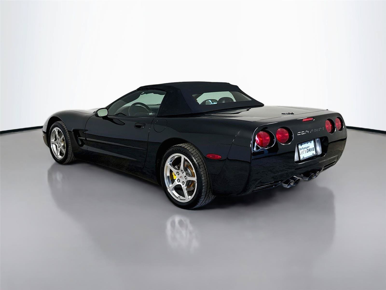 Used 2004 Chevrolet Corvette Convertible w/ Preferred Equipment Group RWD image 7