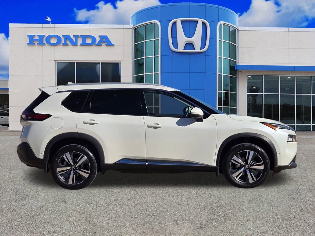 Used 2023 Nissan Rogue SL w/ SL Premium Package FWD image 2