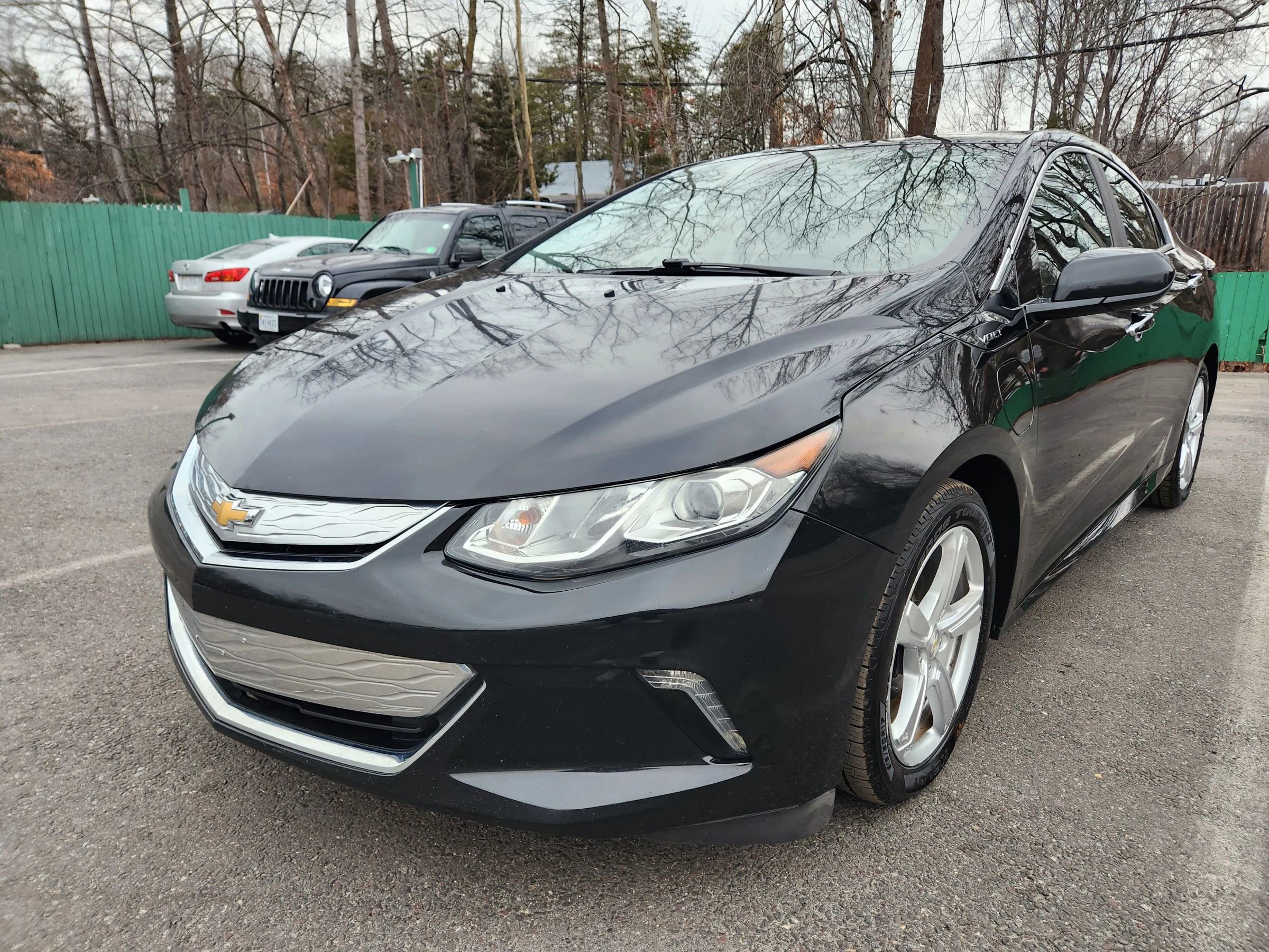 Used 2017 Chevrolet Volt LT w/ Comfort Package image 1