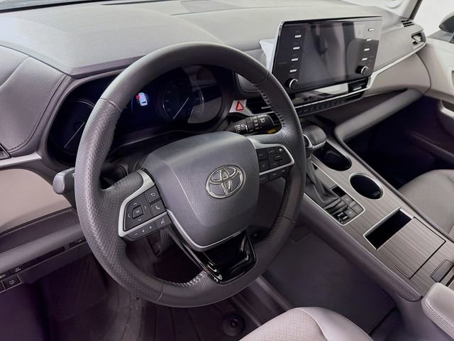 Used 2023 Toyota Sienna Limited AWD/4WD image 11