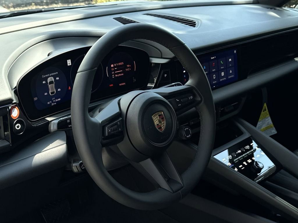 Certified 2025 Porsche Macan Electric image 10