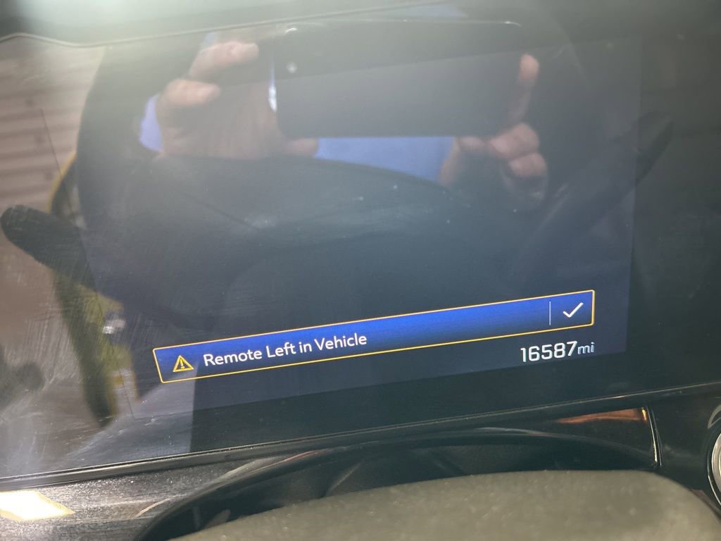 Used 2024 Chevrolet Trax RS w/ Sunroof Package image 3
