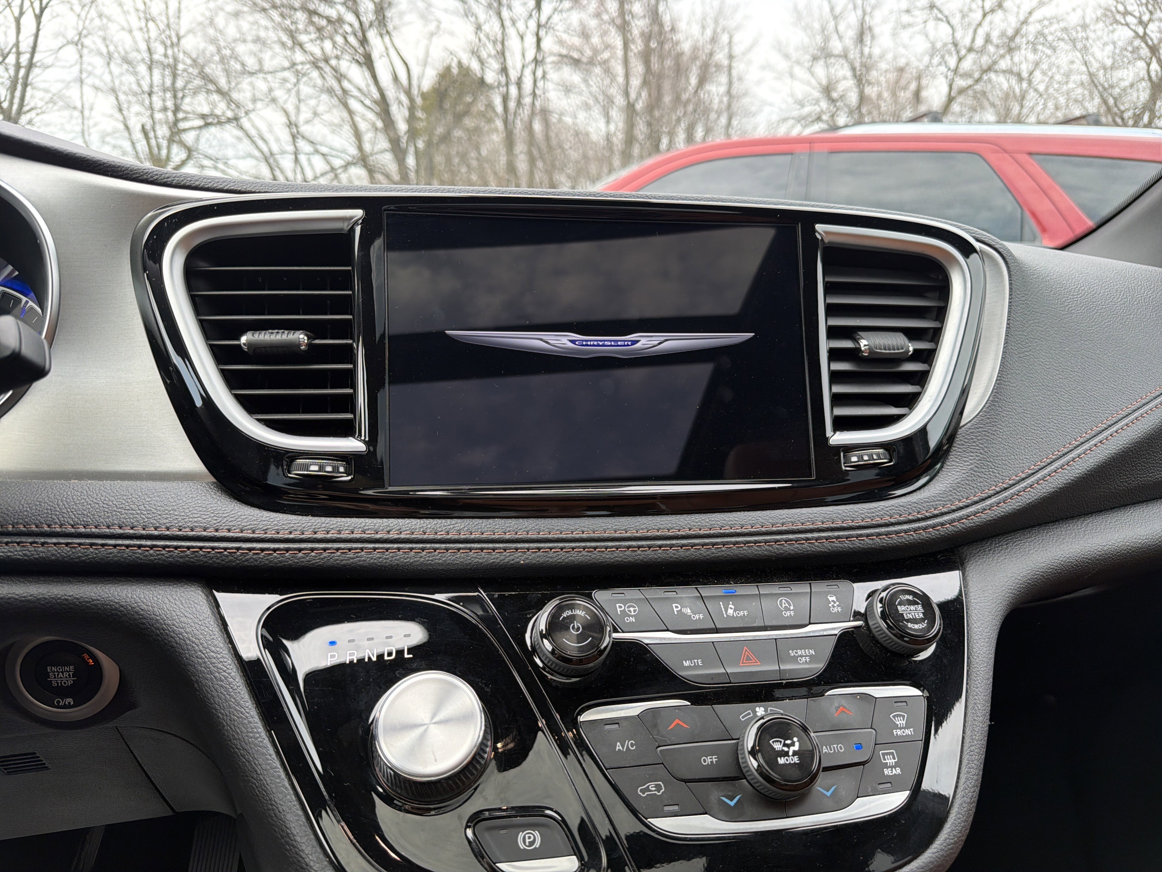 Used 2024 Chrysler Pacifica Pinnacle w/ Trailer Tow Group image 21