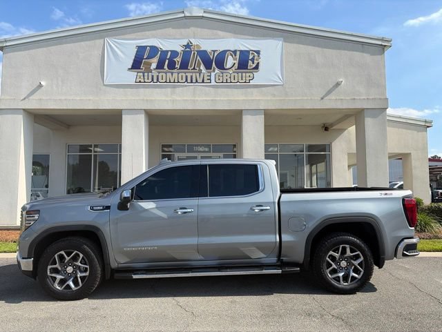 Used 2023 GMC Sierra 1500 SLT w/ SLT Premium Package AWD/4WD image 2