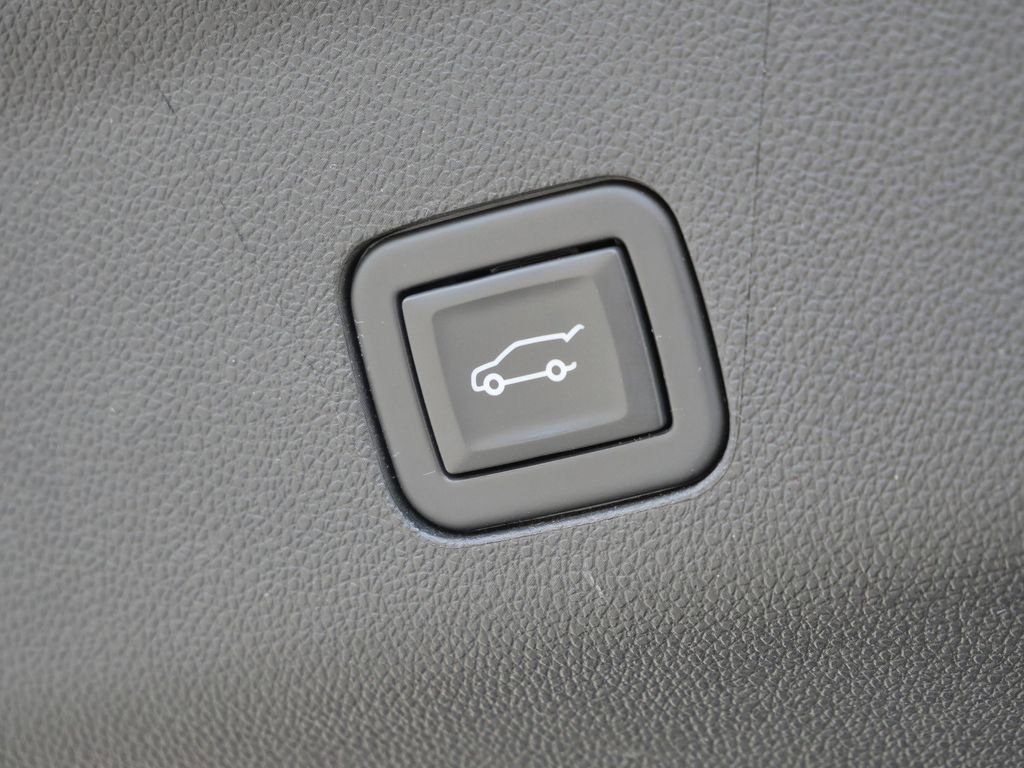 Used 2022 GMC Yukon XL SLT w/ SLT Premium Package image 29