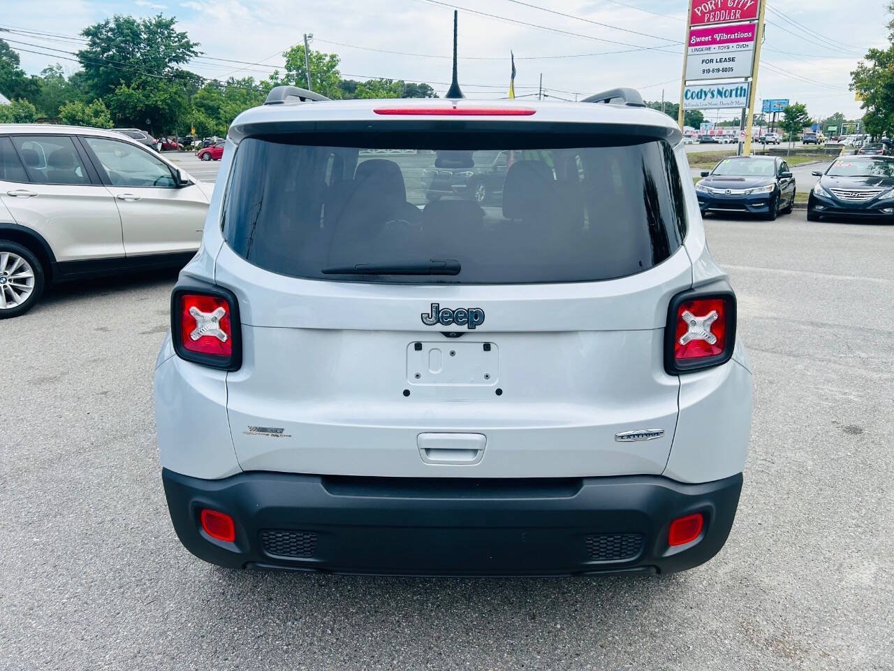 Used 2020 Jeep Renegade Latitude FWD image 6