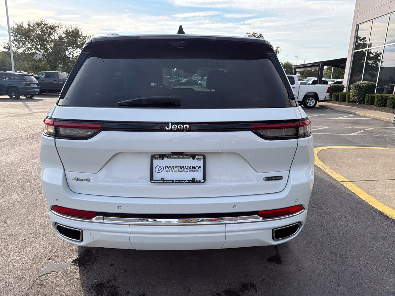 Used 2023 Jeep Grand Cherokee Overland w/ Luxury Tech Group IV AWD/4WD image 8
