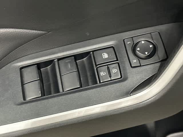 Used 2022 Toyota RAV4 LE AWD/4WD image 20