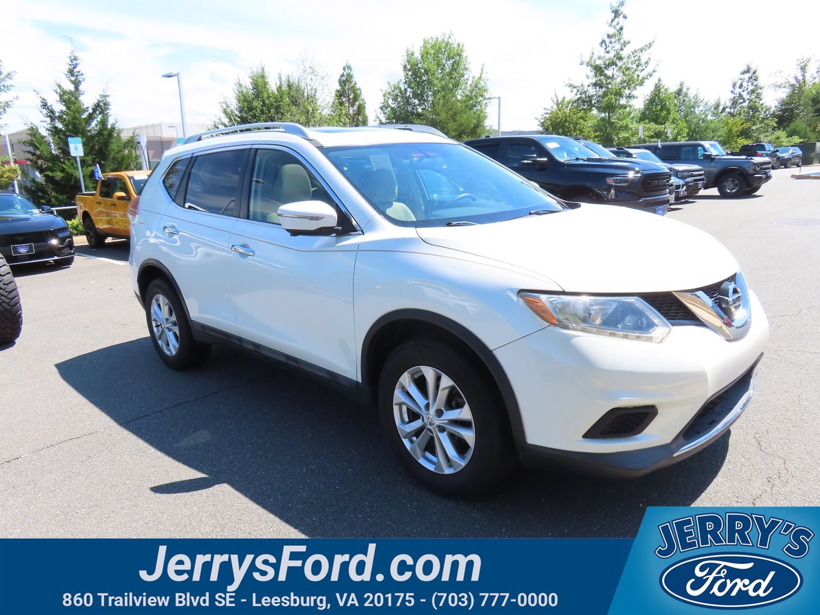 Used 2016 Nissan Rogue SV w/ SV Premium Package AWD/4WD image 1