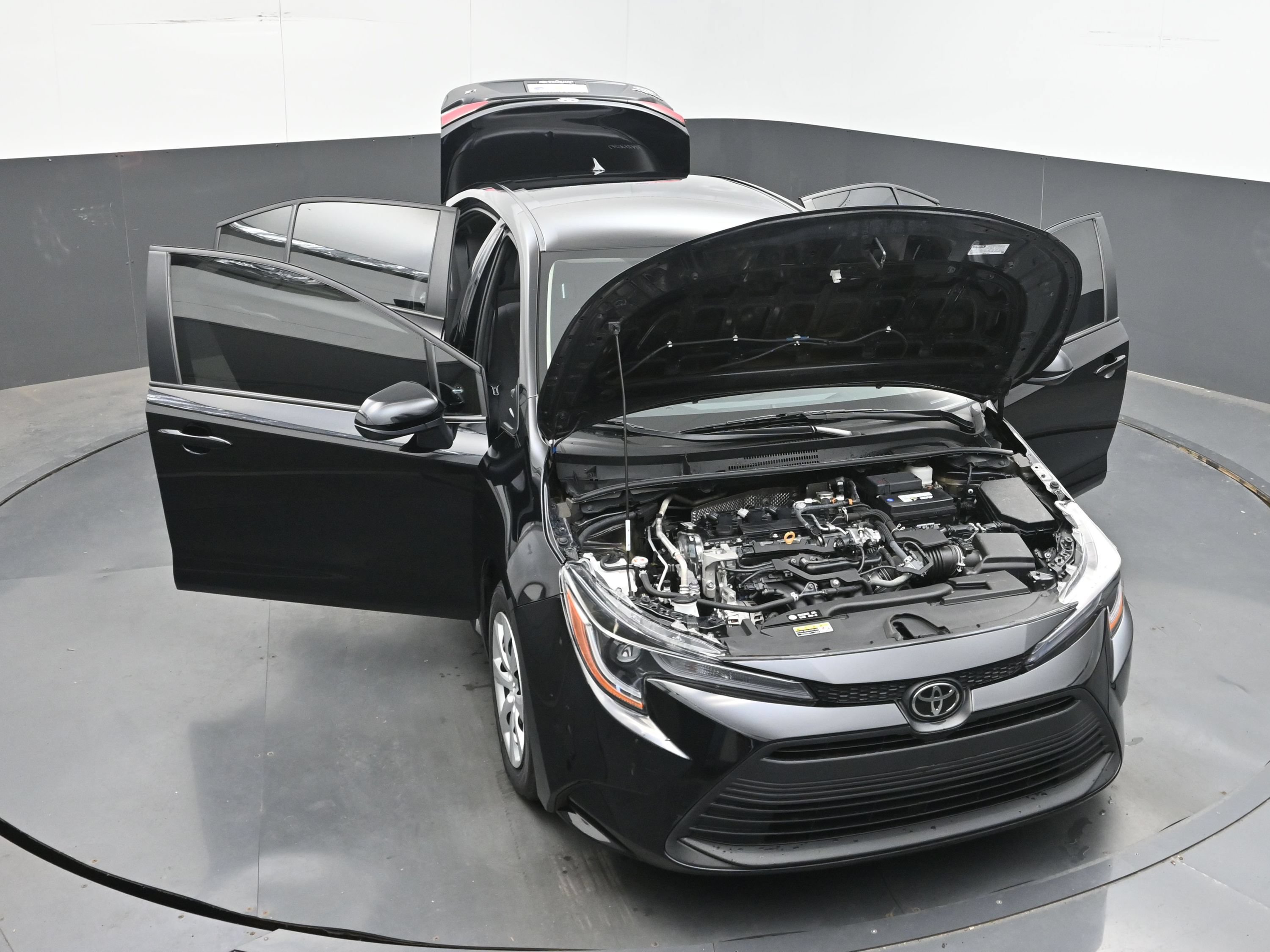 Used 2025 Toyota Corolla LE FWD image 40