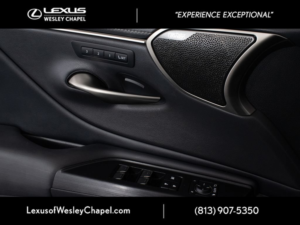 Used 2021 Lexus ES 300h Ultra Luxury w/ Accessory Package 2 FWD image 37