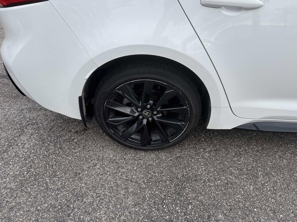 Used 2024 Toyota Corolla SE w/ SE Package image 9