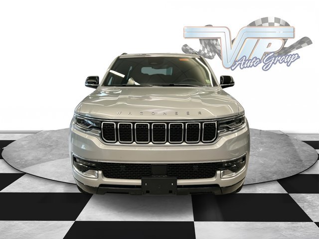 Used 2025 Jeep Wagoneer 4WD image 3