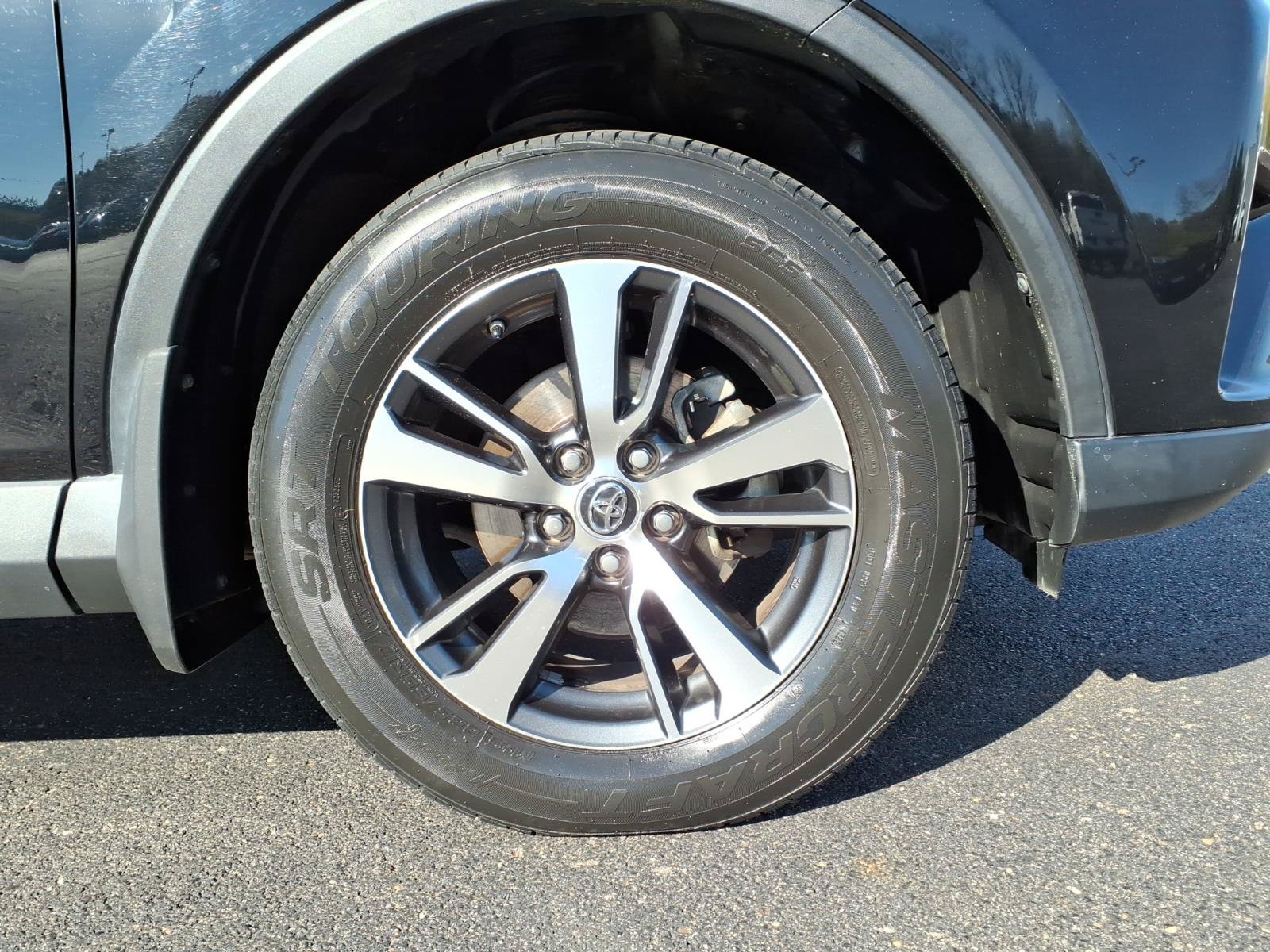 Used 2018 Toyota RAV4 XLE AWD/4WD image 9