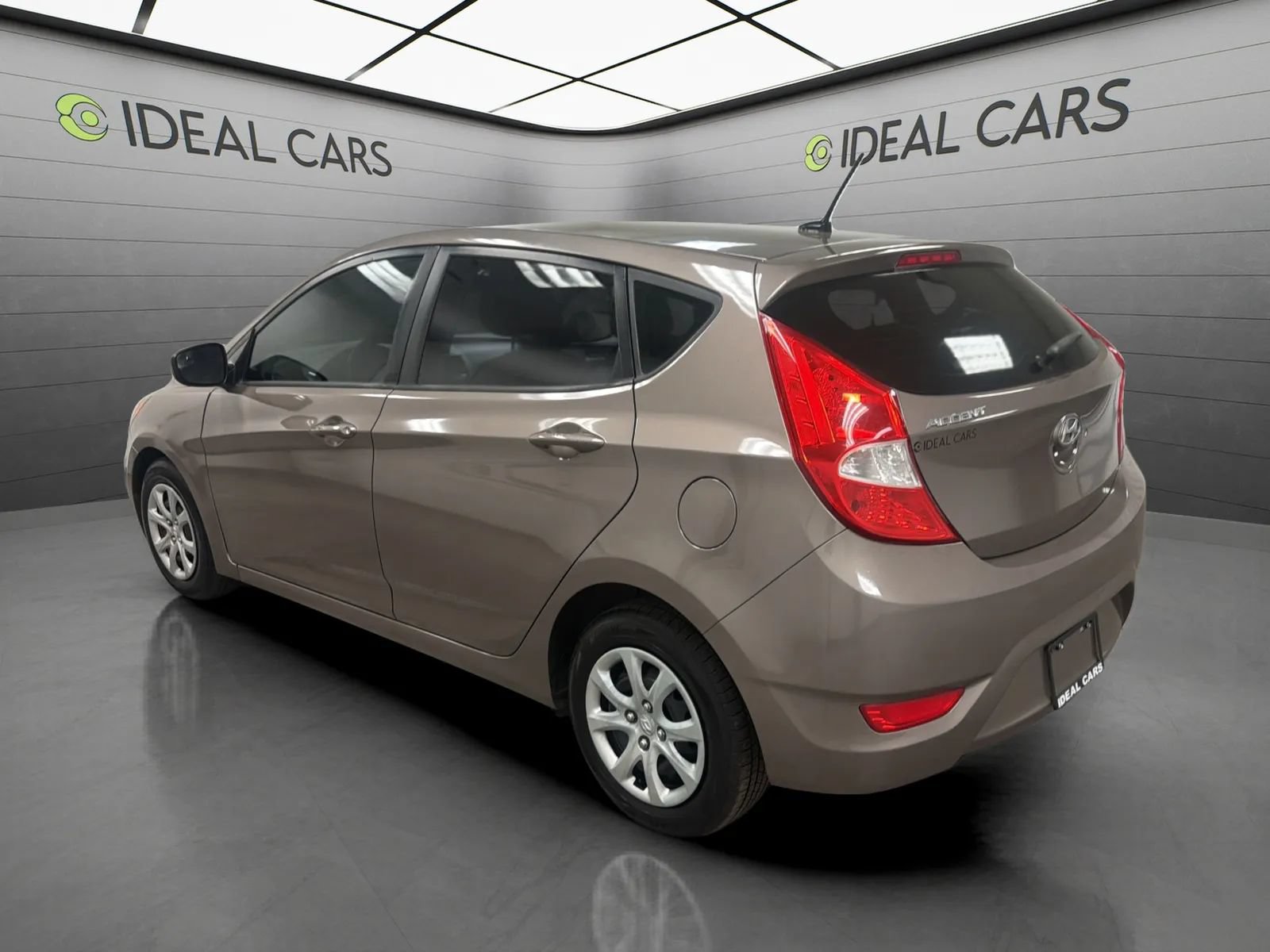 Used 2014 Hyundai Accent GS FWD image 7