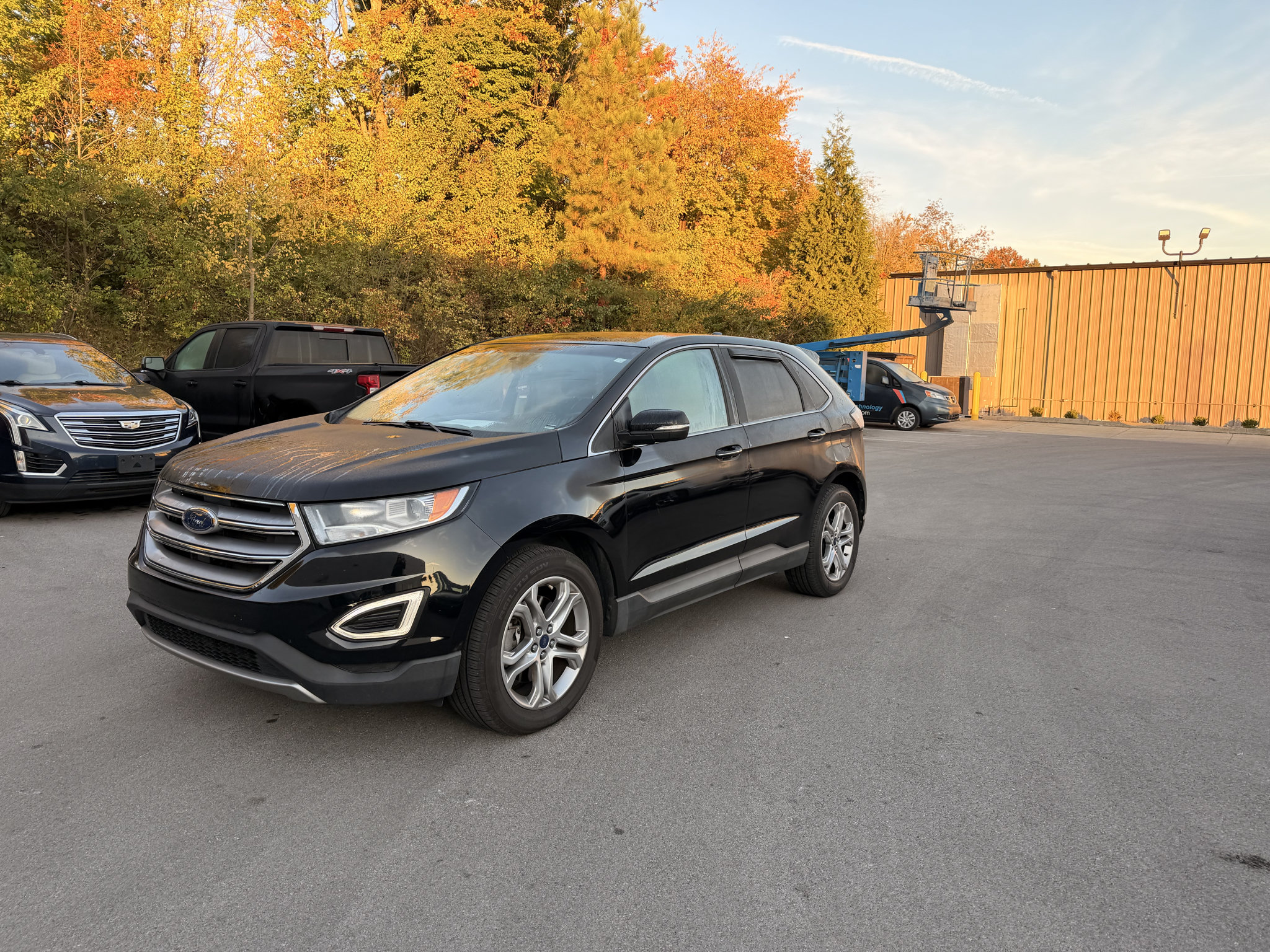 Used 2018 Ford Edge Titanium FWD image 1