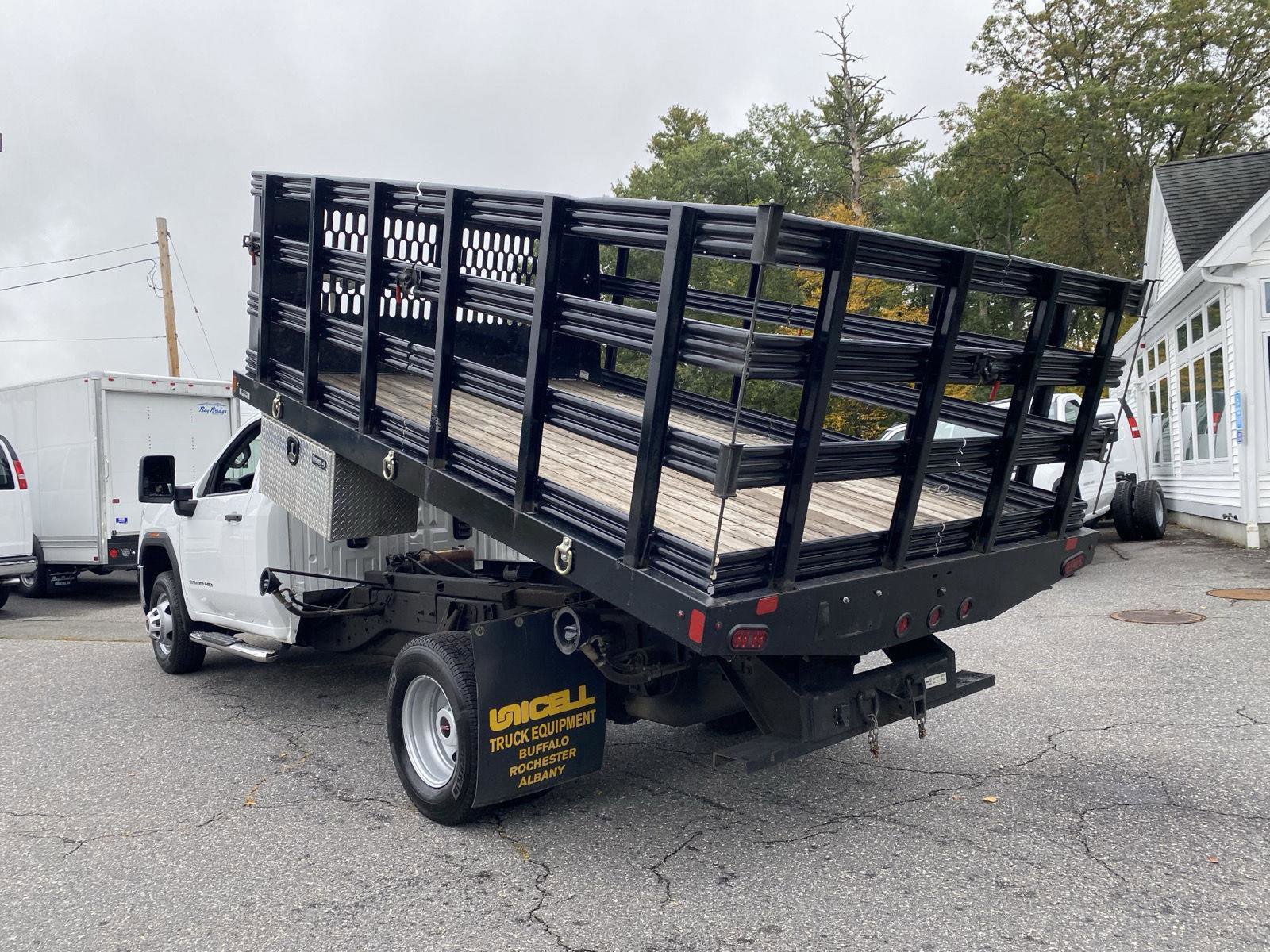 Used 2022 GMC Sierra 3500 Pro w/ Convenience Package image 4