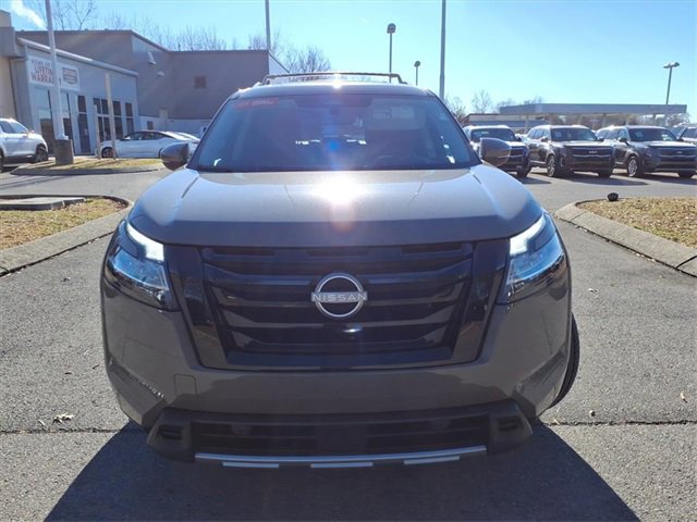 Certified 2024 Nissan Pathfinder Platinum w/ Black Appearance Package image 21