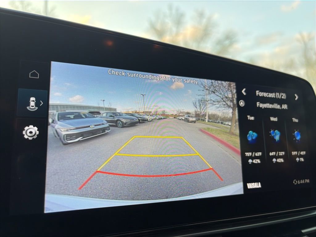 Used 2024 Hyundai Elantra SEL w/ Convenience Package image 16