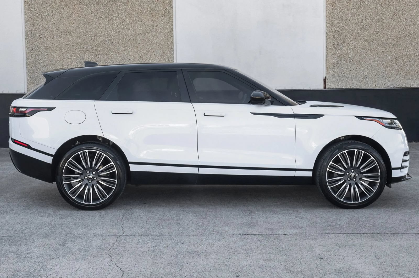 Used 2022 Land Rover Range Rover Velar R-Dynamic S AWD/4WD image 8