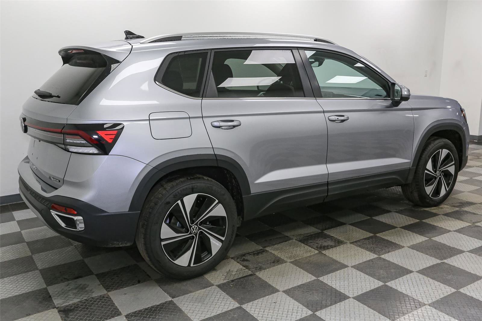 New 2025 Volkswagen Taos SE image 8