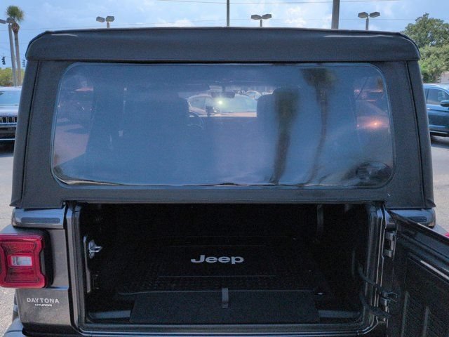 Used 2019 Jeep Wrangler Unlimited Sahara w/ Dual Top Group AWD/4WD image 13