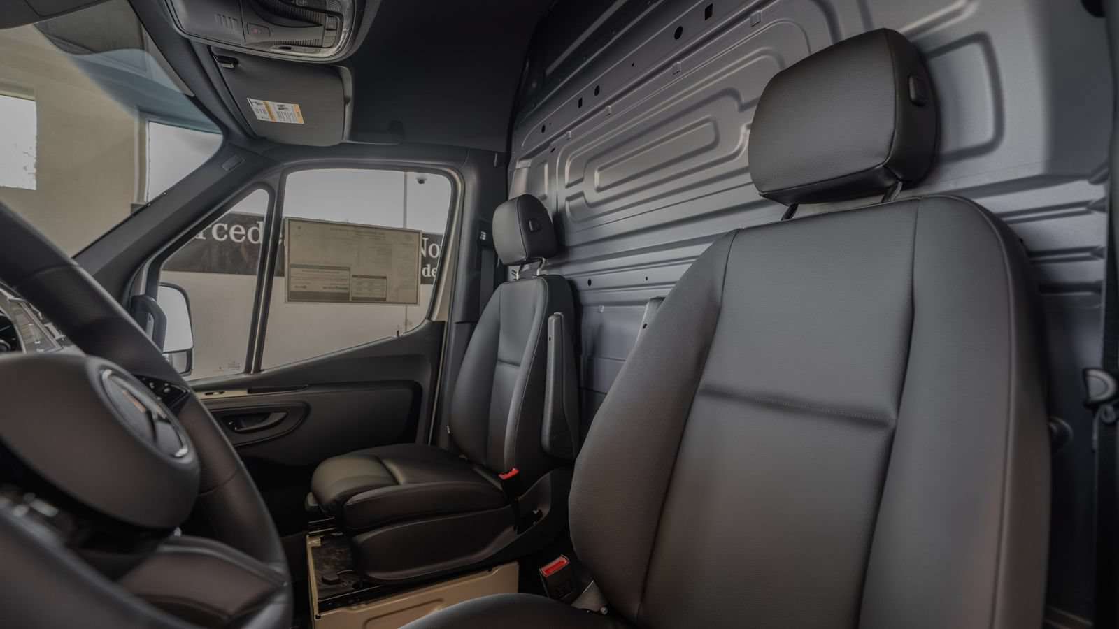 Used 2025 Mercedes-Benz Sprinter 2500 image 31