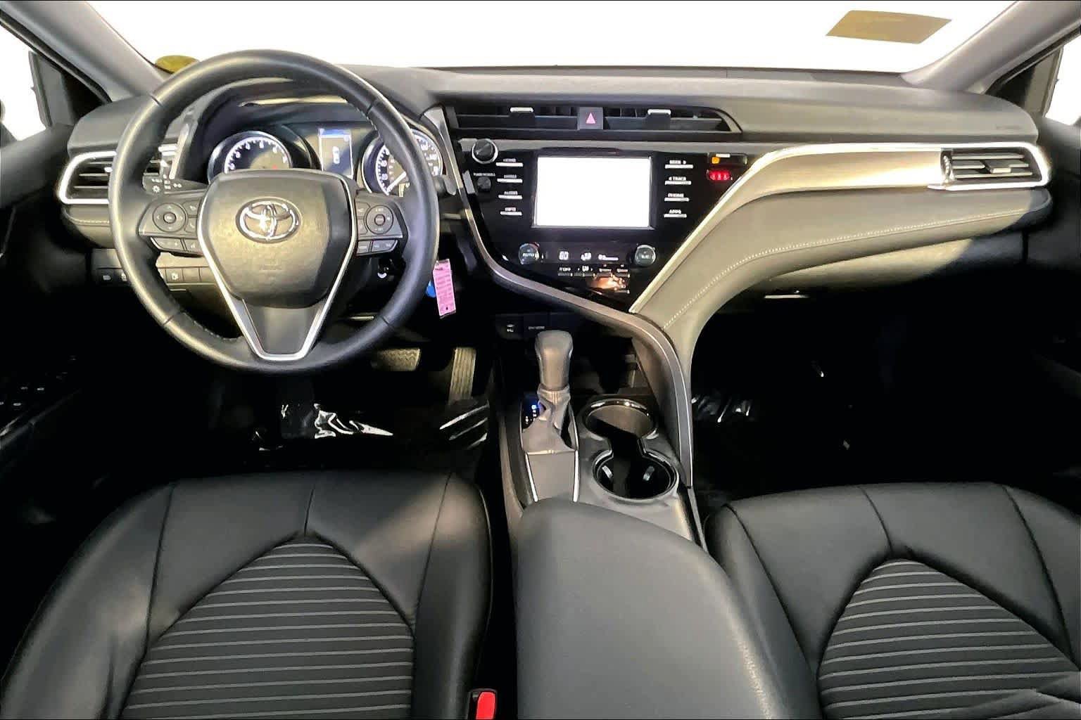 Used 2018 Toyota Camry FWD image 16