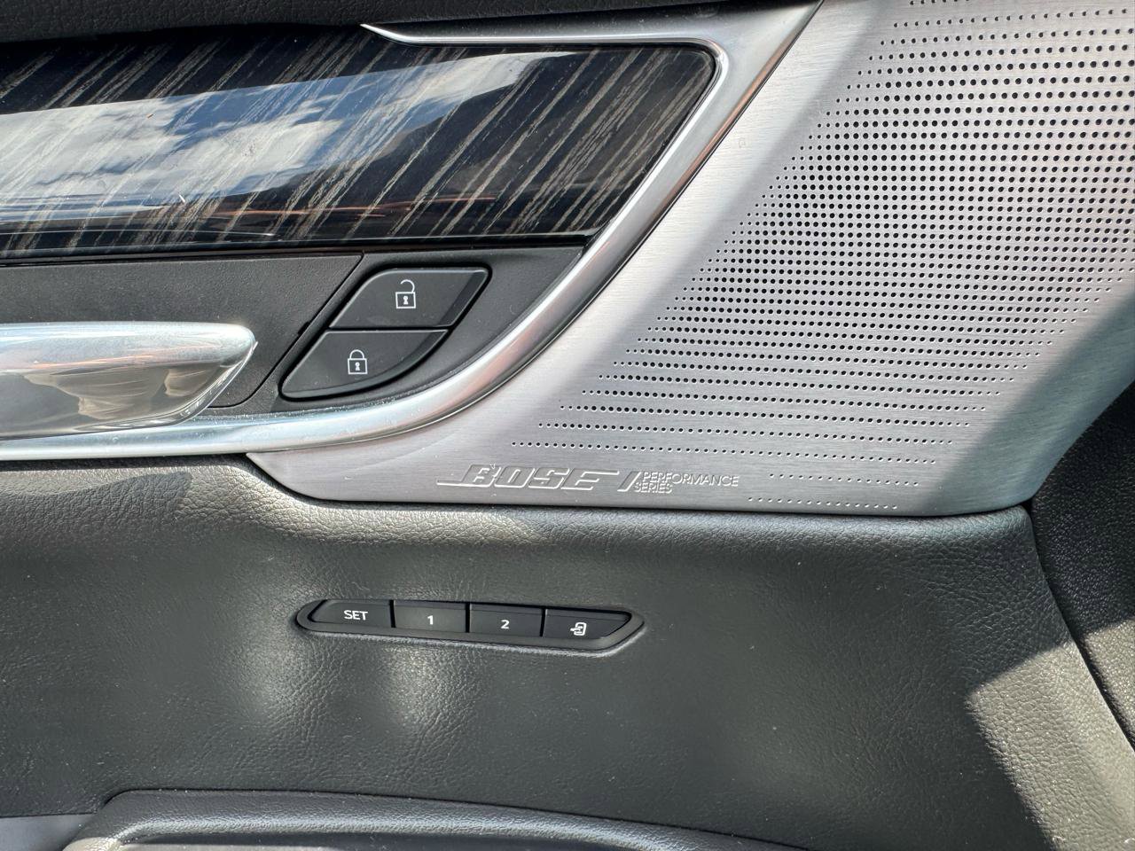 Used 2025 Cadillac XT6 Premium Luxury image 21