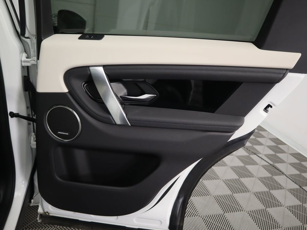Used 2025 Land Rover Discovery Sport S image 28