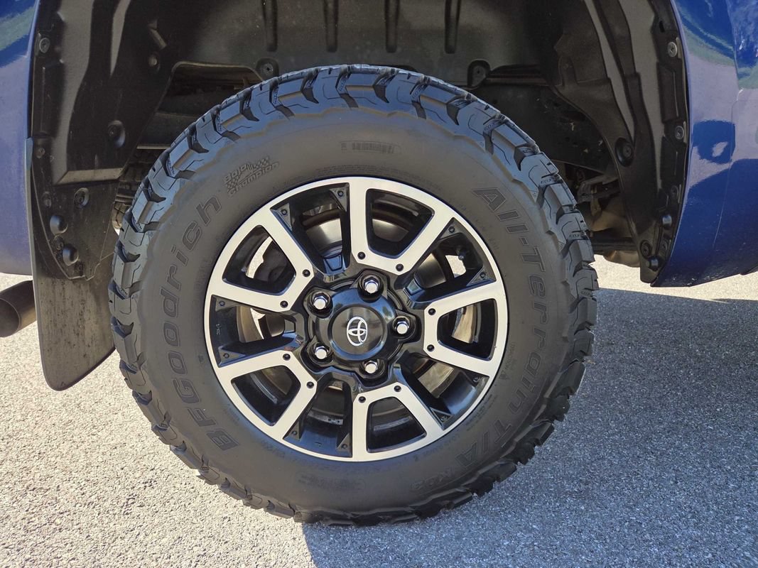 Used 2015 Toyota Tundra SR5 w/ TRD Off Road Package AWD/4WD image 27