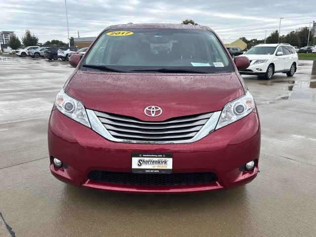 Used 2017 Toyota Sienna XLE FWD image 3