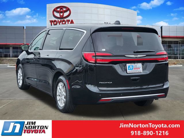 Used 2024 Chrysler Pacifica Touring-L image 7