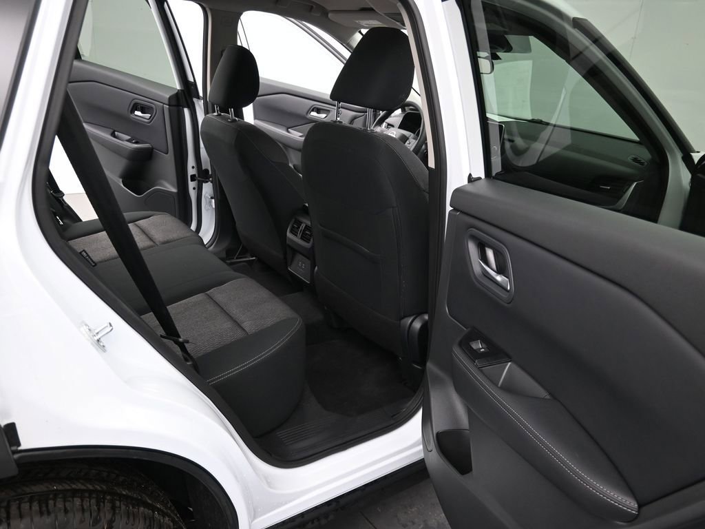 Used 2026 Nissan Rogue SV image 13