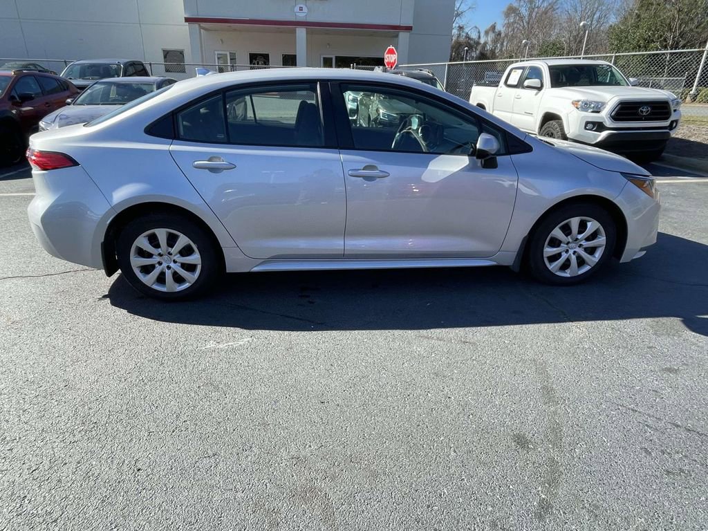 Used 2025 Toyota Corolla LE image 12