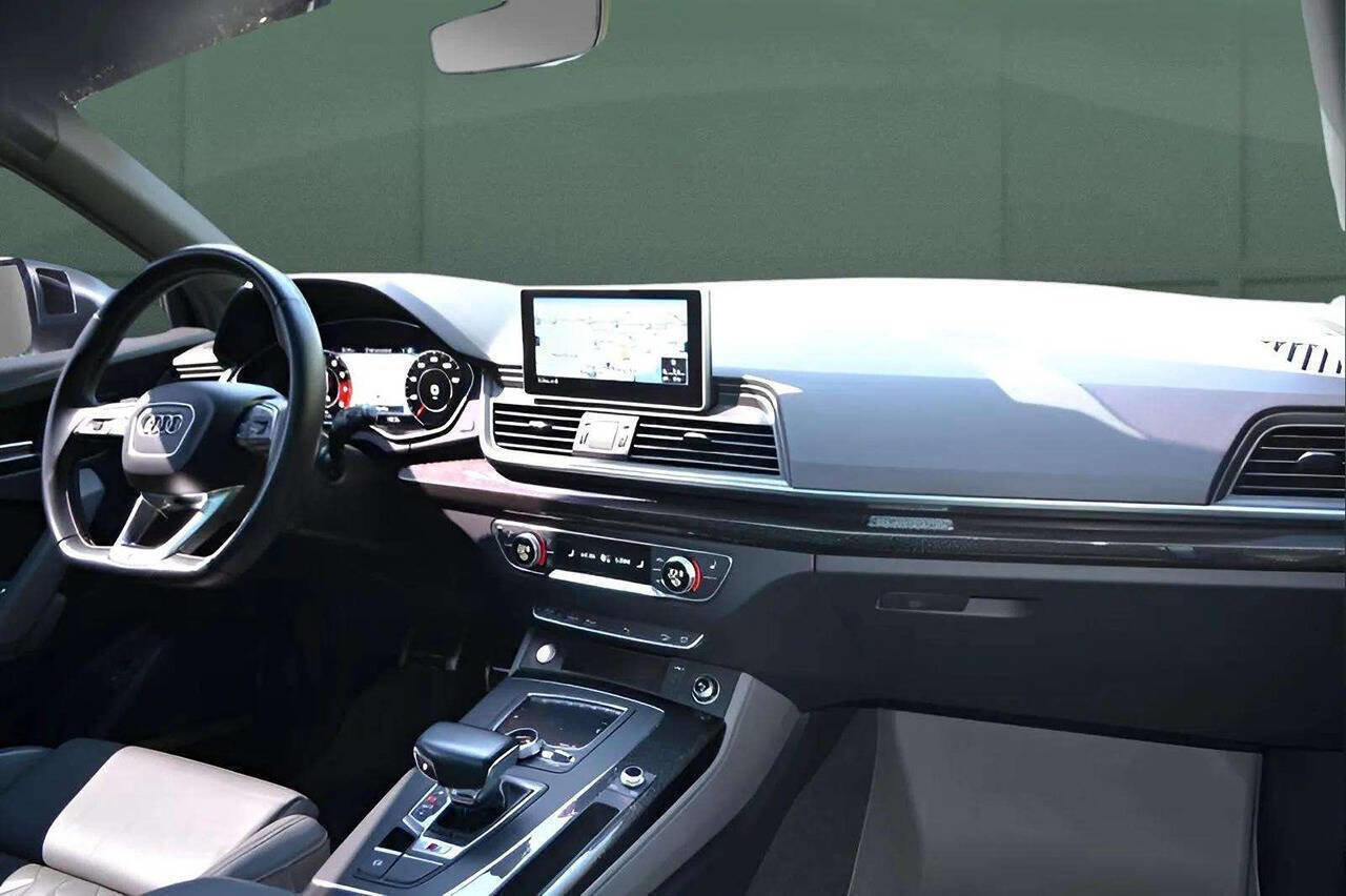 Used 2018 Audi SQ5 Premium Plus w/ Navigation Package image 23