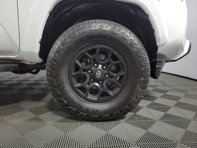 Used 2022 Toyota Tacoma SR5 AWD/4WD image 12