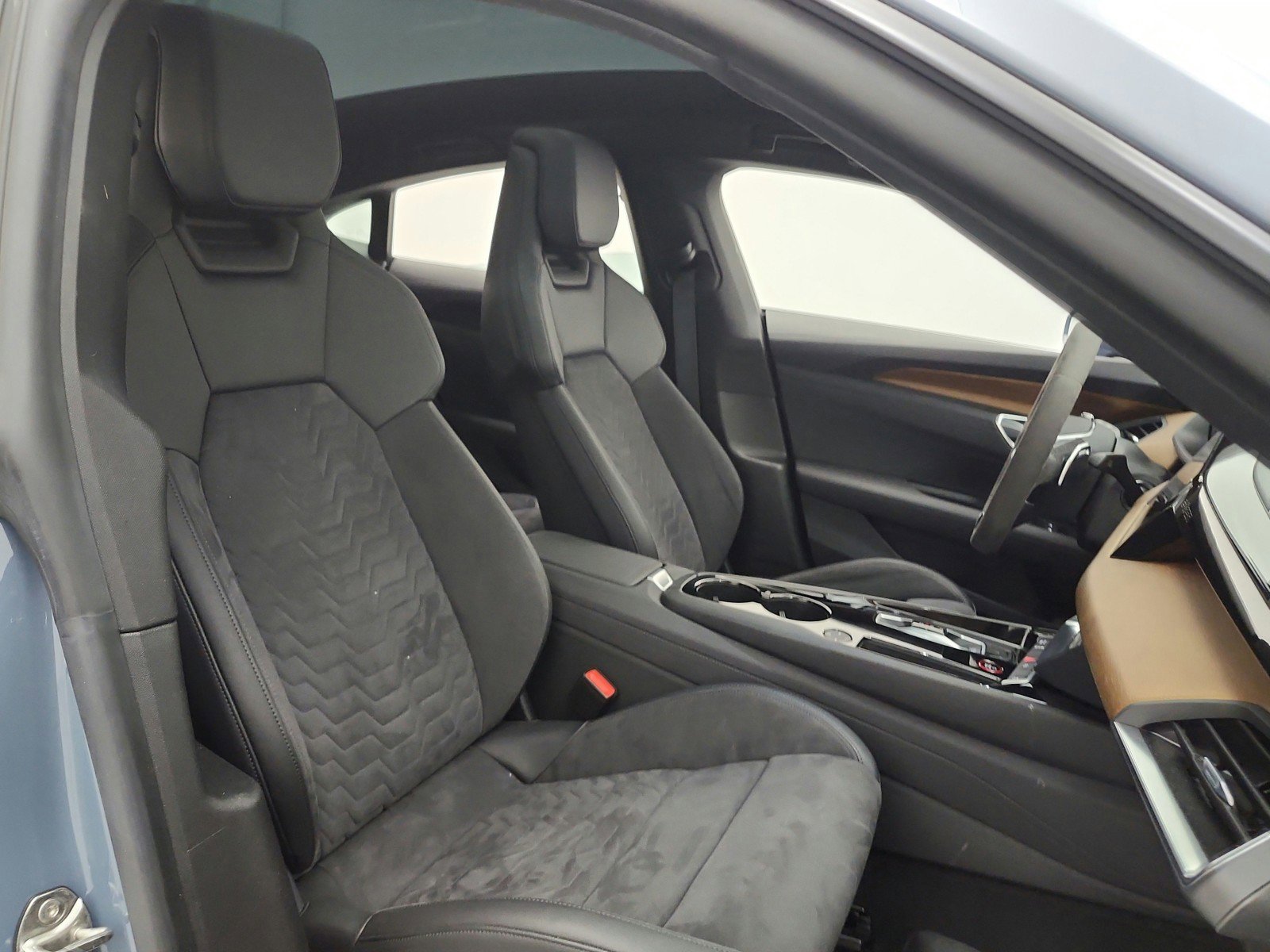 Used 2022 Audi e-tron GT Premium Plus image 18