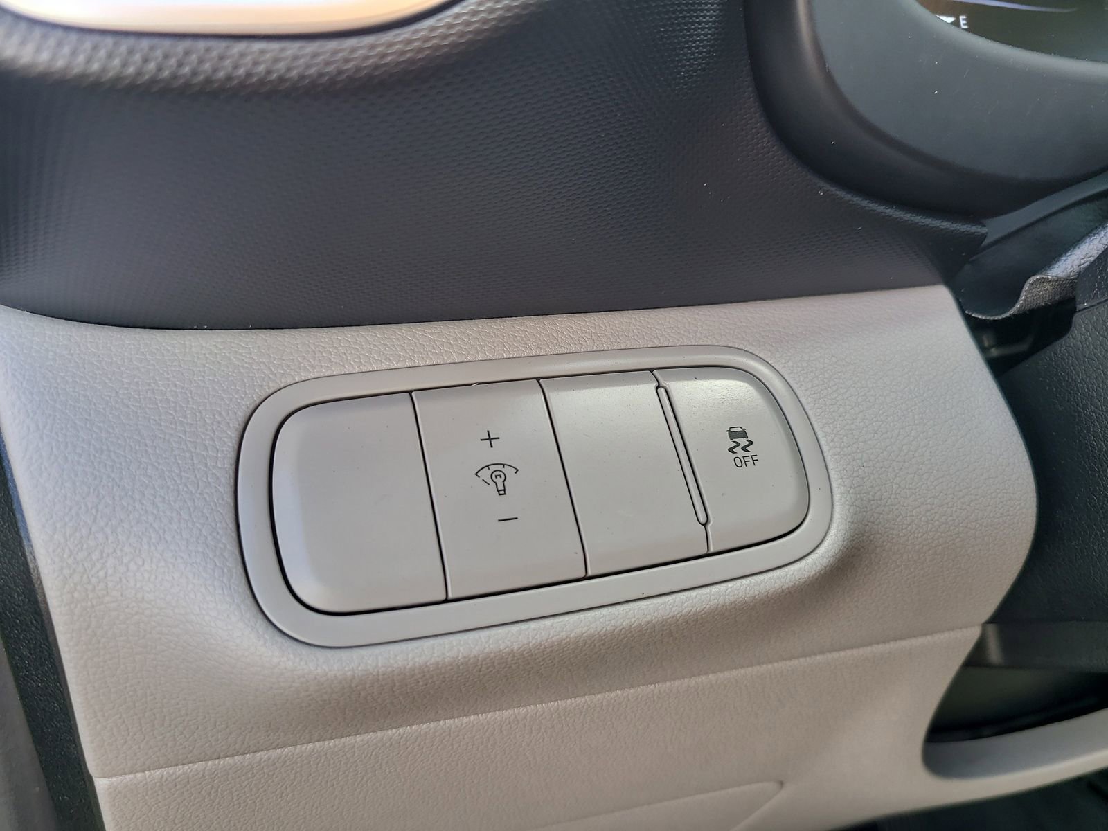 Used 2024 Hyundai Venue SEL FWD image 31