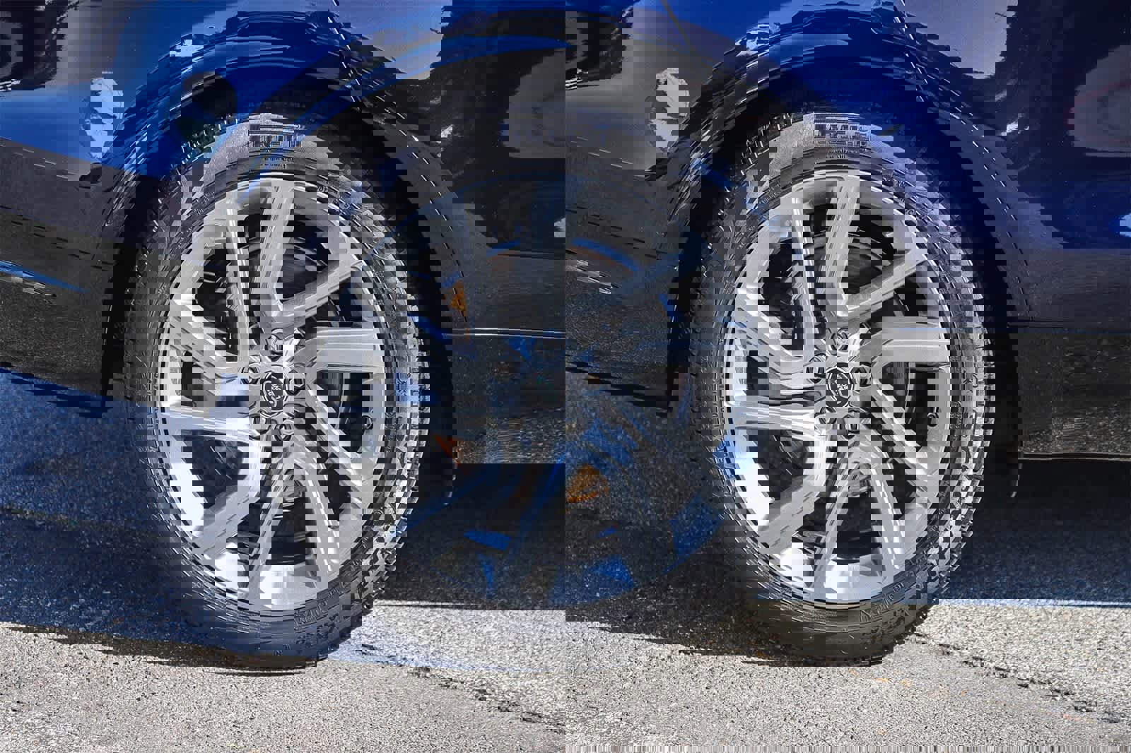 Used 2020 Land Rover Discovery Landmark image 11