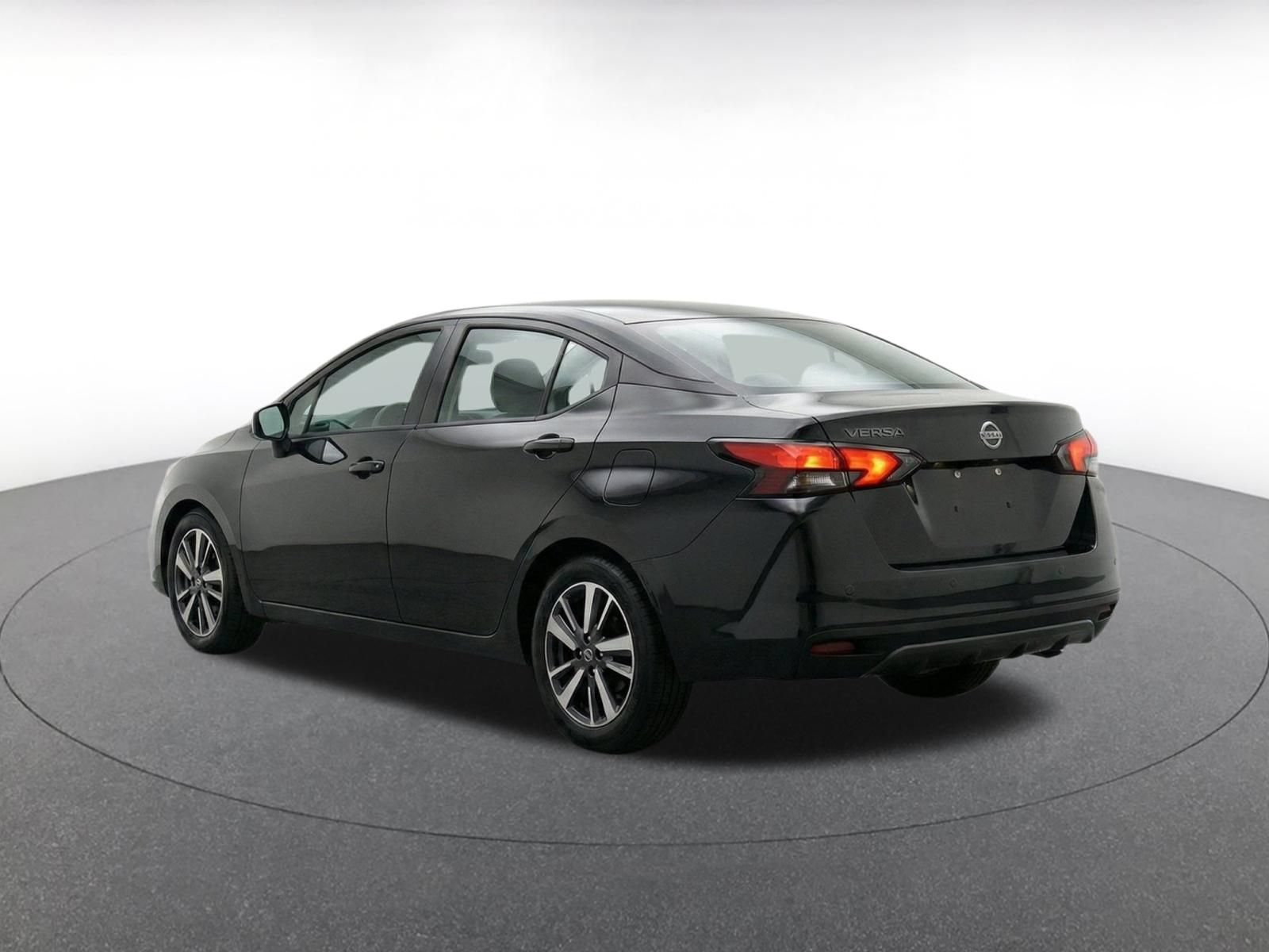 Used 2025 Nissan Versa SV FWD image 5