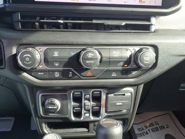 New 2026 Jeep Gladiator Sport AWD/4WD image 15
