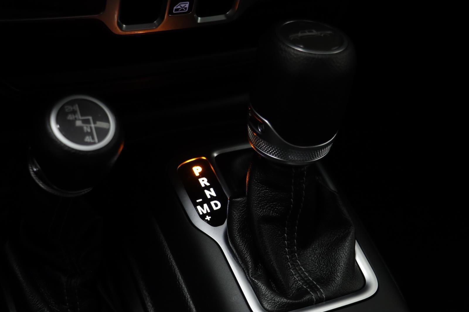 Used 2025 Jeep Gladiator Sport image 13