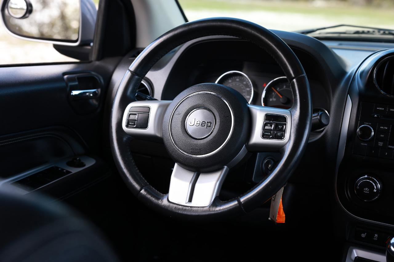 Used 2016 Jeep Compass Latitude image 28